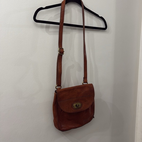 Fossil Brown Leather Crossbody Bag - great condition - adjustable straps - Picture 2 of 8